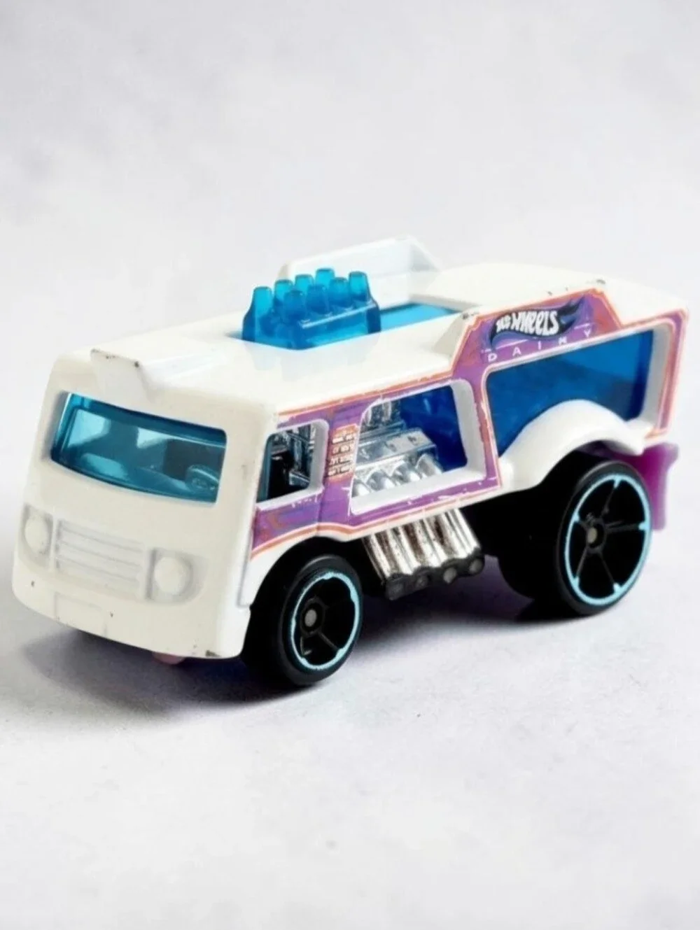 2015 Hot Wheels City Chill Mill Purple/ White Version Dairy Truck Die-Cast 1:64.